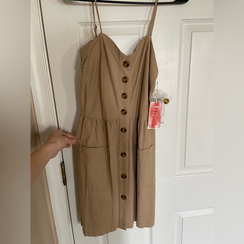 Tan dress with pockets and buttons